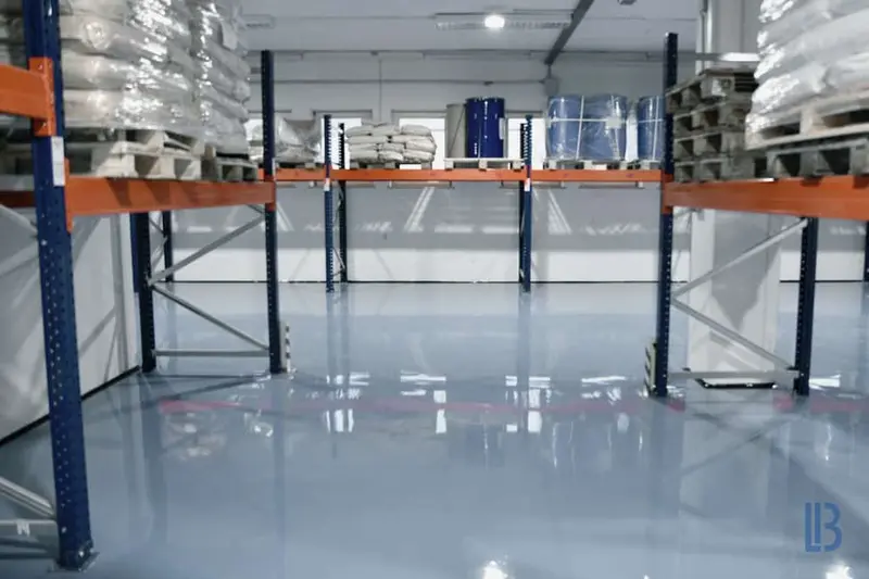 Epoxid-Industrieboden – robuste Bodenbeschichtung für Produktions- und Lagerhallen